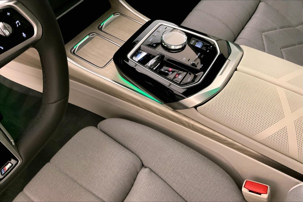 Certified 2023 BMW i7 xDrive60 AWD/4WD image 21