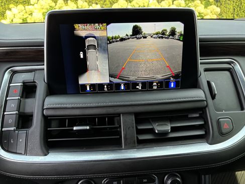 Used 2022 Chevrolet Tahoe Z71 w/ Luxury Package AWD/4WD image 37