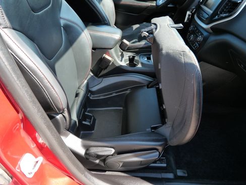 Used 2014 Jeep Cherokee Trailhawk w/ Leather Interior Group AWD/4WD image 15