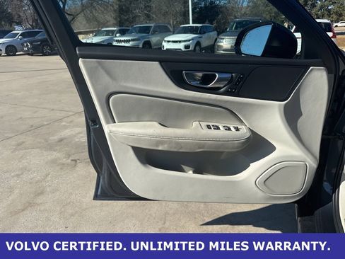 Certified 2025 Volvo S60 B5 Core image 17
