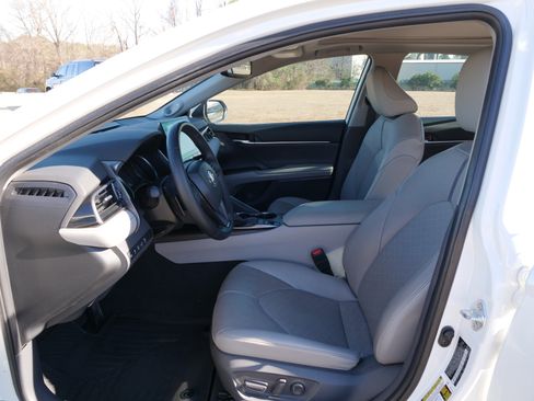 Used 2021 Toyota Camry XSE w/ Navigation Package image 16