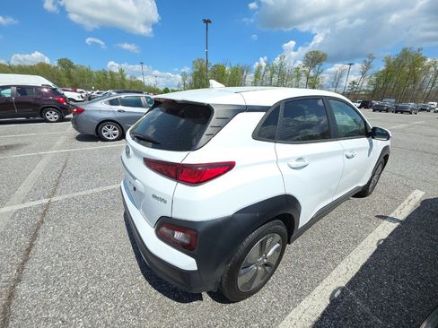 Used 2021 Hyundai Kona Limited w/ Cargo Package FWD image 3