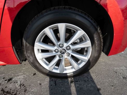 Used 2025 Toyota Corolla SE w/ SE Package image 28