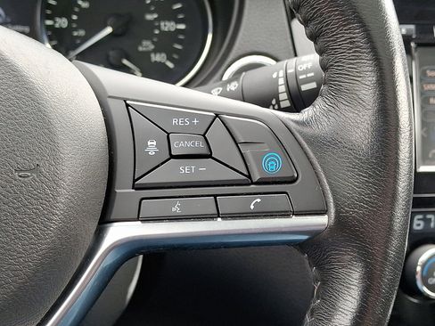 Used 2018 Nissan Rogue SL w/ Premium Package image 23