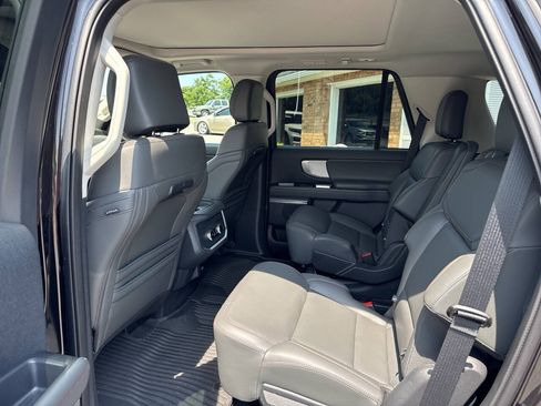 Used 2025 Ford Expedition Active AWD/4WD image 16
