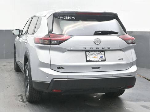 Used 2025 Nissan Rogue SV AWD/4WD image 7
