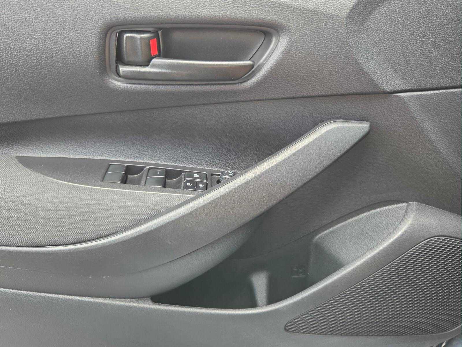 Used 2025 Toyota Corolla LE FWD image 24