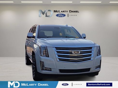 Used 2020 Cadillac Escalade Platinum AWD/4WD image 1