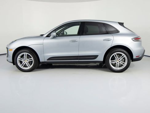 Certified 2025 Porsche Macan image 2
