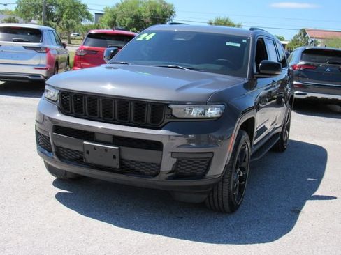 Used 2024 Jeep Grand Cherokee L Altitude image 7
