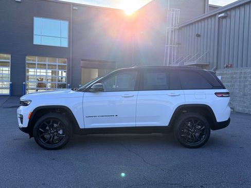 New 2025 Jeep Grand Cherokee Limited AWD/4WD image 5