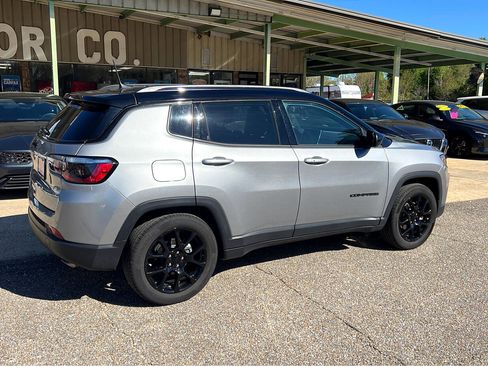 Used 2022 Jeep Compass Latitude w/ Sun and Sound Group image 8