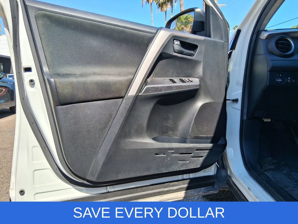 Used 2018 Toyota RAV4 LE FWD image 7