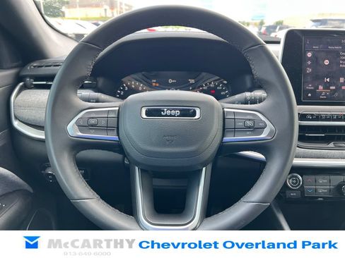 Used 2025 Jeep Compass Latitude AWD/4WD image 11