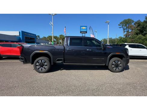 Used 2024 GMC Sierra 3500 Denali w/ Denali Reserve Package image 9