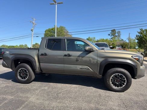 Used 2025 Toyota Tacoma TRD Off-Road AWD/4WD image 1