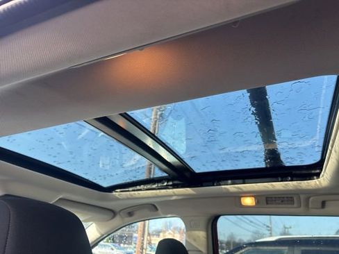 Used 2022 Nissan Pathfinder SV w/ SV Premium Package image 11