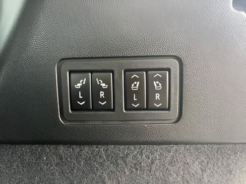 Used 2020 Cadillac XT6 Premium Luxury FWD image 9