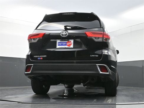 Used 2018 Toyota Highlander Limited image 31