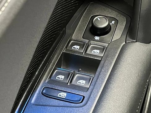 Used 2026 Volkswagen Tiguan SE R-Line AWD/4WD image 19