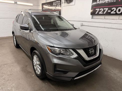 Used 2018 Nissan Rogue SV image 2