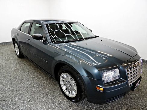 Used 2006 Chrysler 300 RWD image 3