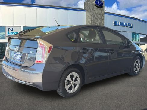 Used 2015 Toyota Prius Two FWD image 2