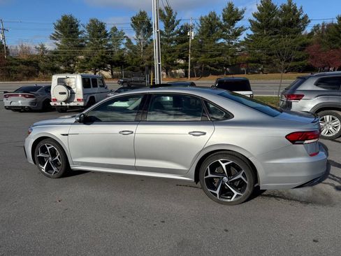 Used 2020 Volkswagen Passat 2.0T R-Line image 10