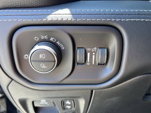 Used 2019 RAM 1500 Limited AWD/4WD image 11