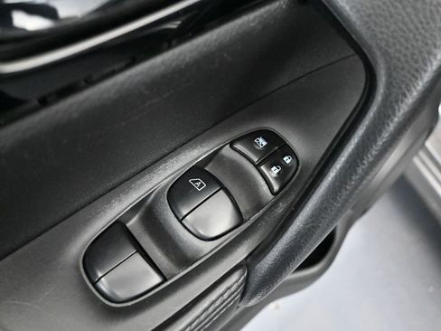 Used 2021 Nissan Rogue Sport SV image 19