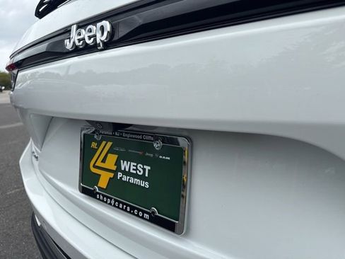 Certified 2022 Jeep Grand Cherokee Limited image 15