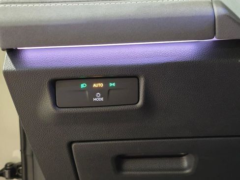 New 2026 Volkswagen Tiguan SE R-Line image 18