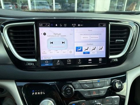Used 2024 Chrysler Pacifica Touring-L FWD image 14