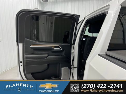 Used 2024 Chevrolet Silverado 1500 High Country w/ High Country Premium Package AWD/4WD image 10