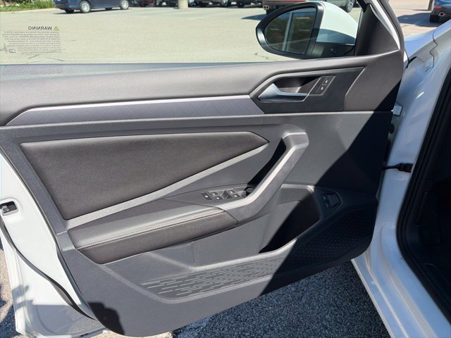 Certified 2023 Volkswagen Jetta SE w/ Panoramic Sunroof Package FWD image 19