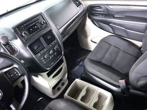 Used 2017 Dodge Grand Caravan SE FWD image 23
