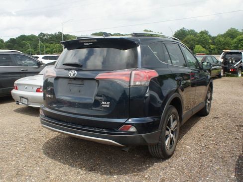 Used 2018 Toyota RAV4 XLE AWD/4WD image 4