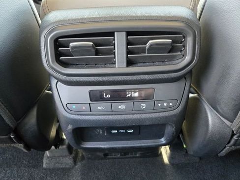 Used 2025 Honda Pilot Touring image 17