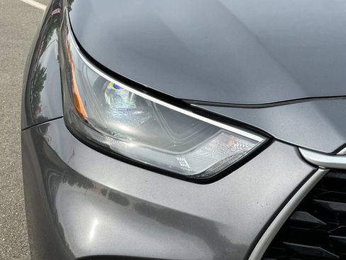 Used 2023 Toyota Highlander XLE AWD/4WD image 45