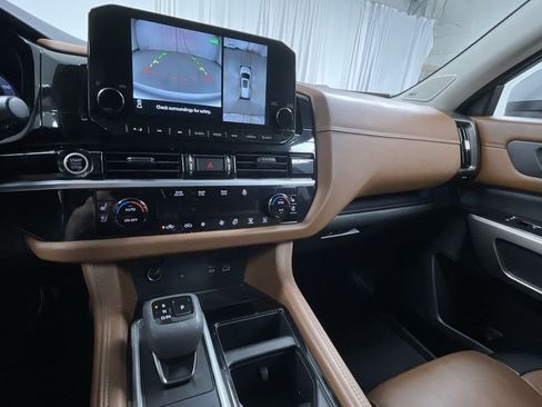 Used 2022 Nissan Pathfinder Platinum w/ Cargo Package image 13