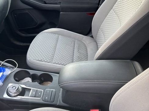 Used 2020 Ford Escape SE image 6