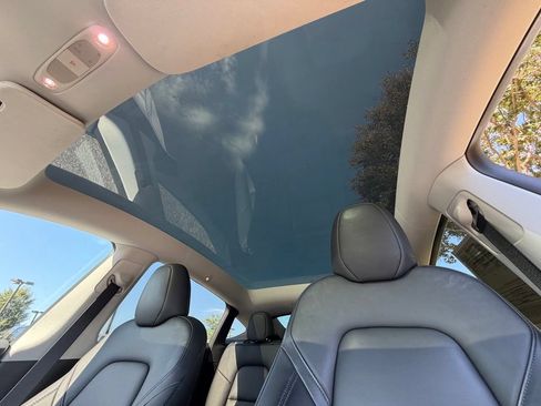 Used 2023 Tesla Model Y Long Range AWD/4WD image 29