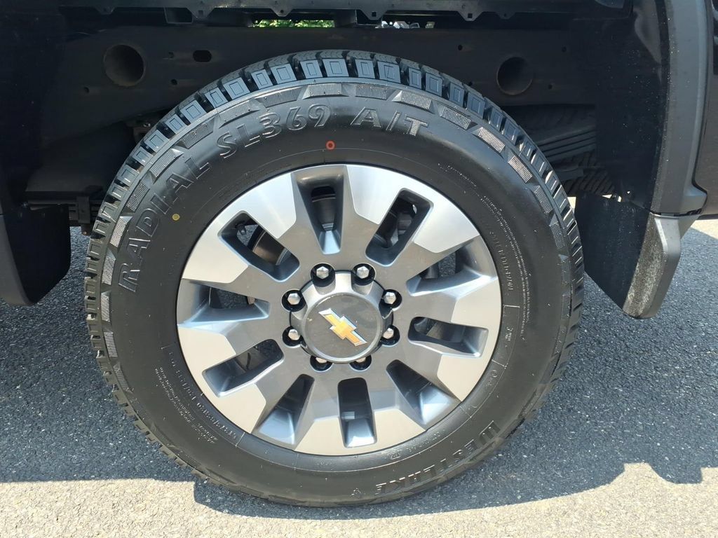 Used 2022 Chevrolet Silverado 2500 Custom w/ Custom Value Package AWD/4WD image 15
