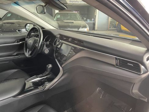 Used 2020 Toyota Camry SE image 28