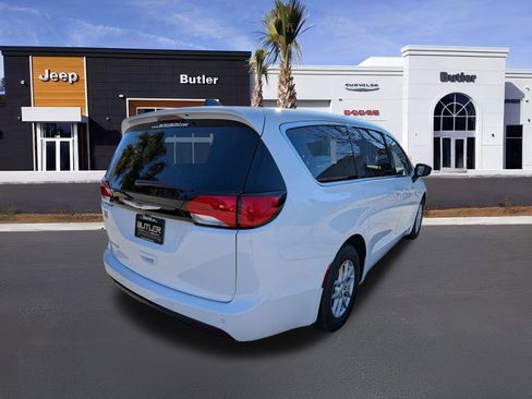 New 2026 Chrysler Voyager LX image 6