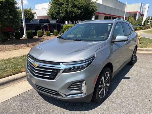 Used 2023 Chevrolet Equinox Premier AWD/4WD image 3