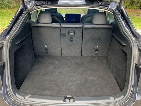 Used 2024 Tesla Model Y Long Range image 10