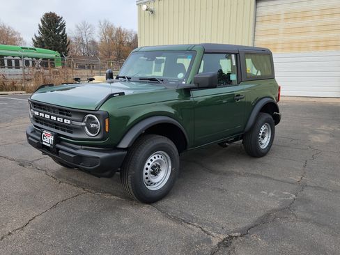 New 2025 Ford Bronco Base image 2