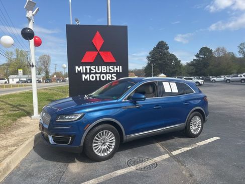 Used 2020 Lincoln Nautilus FWD image 2