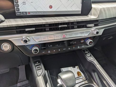 Certified 2024 Kia Telluride EX w/ EX Captain's Chair Package image 26